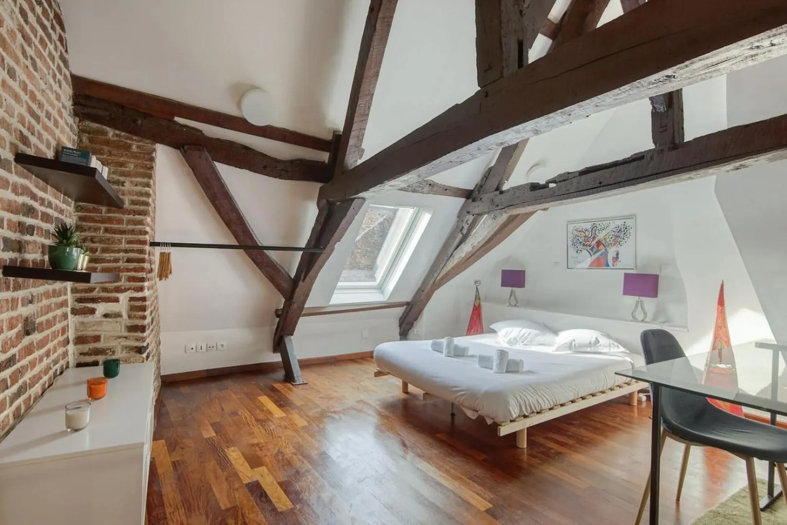 Nice Atypical Apartment, Vieux Lille