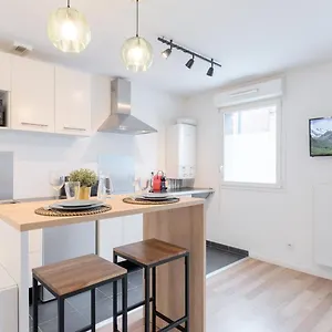 Appartement Wazemmes - Functional With Parking Space!, Rijsel